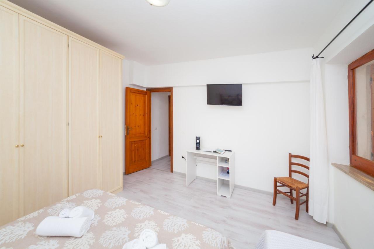 Brezza B&B Golfo Aranci Exterior photo